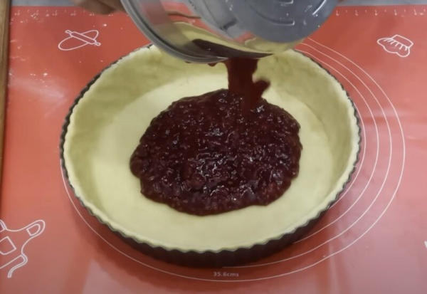 Вкуснятина к чаю: сладкий пирог с малиной и творогом. Два слоя невероятно нежной начинки!