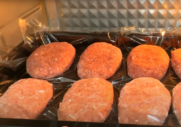Забудьте про сковородку! Готовлю котлеты из фарша в духовке — сочные, как шашлык и с секретной начинкой!