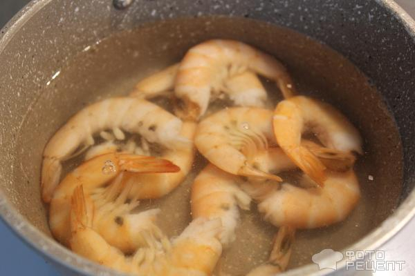 Рецепт: Паста с цукини и креветками - в сливках
