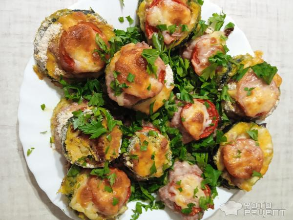 Рецепт: Кабачки запеченные с фаршем и сыром - Праздничные кабачки: вкусно, сытно, бюджетно