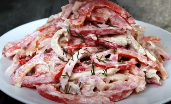 Мясной салат «Люкс». Подходит и для обычного ужина и на праздничный стол: в составе 2 вида нежного мяса