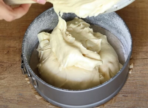 Сливочная нежность и сочные яблоки в каждом кусочке — пирог, который заставит вас забыть про кондитерские!