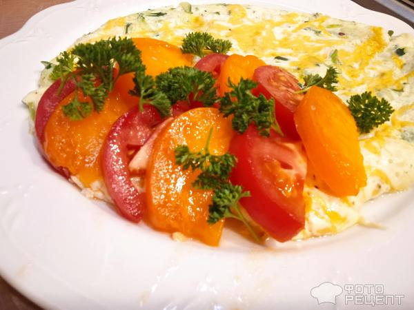 Рецепт: Омлет с кабачком и томатами - и сыром