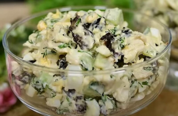 Салат «Фифа». Простой, но такой вкусный: всего 4 ингредиента в составе и 15 минут на готовку