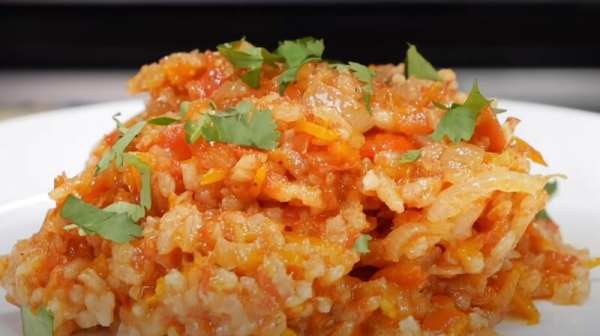 Салат с рисом на зиму «Завтрак туриста» — такой вкусный, что дети едят ложками! Готовлю каждый год без исключения