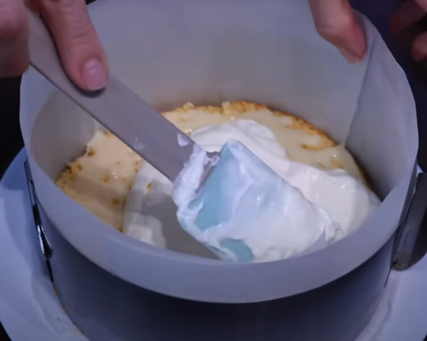Простой и вкусный торт «Лимончелло». Обычный бисквит превращается в десерт мечты!
