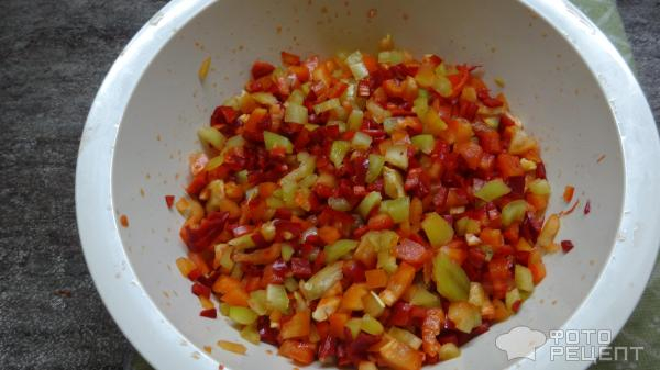 Рецепт: Сладко-острая приправа из перцев - Очень вкусная приправа.