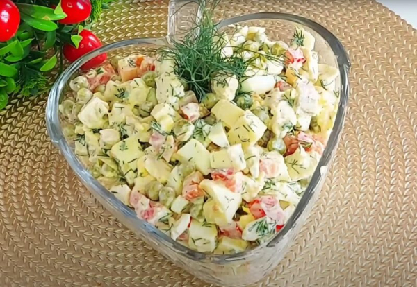 Готовлю на ужин из курицы, когда мало времени: простой и вкусный салат на каждый день!