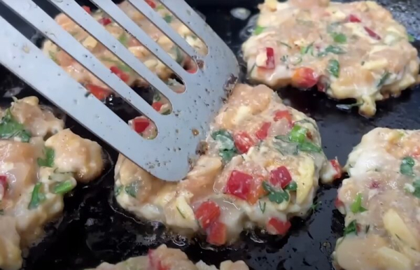 Котлеты из куриного филе: сочные и нежные без лука. Секрет в хитром сочетании простых продуктов