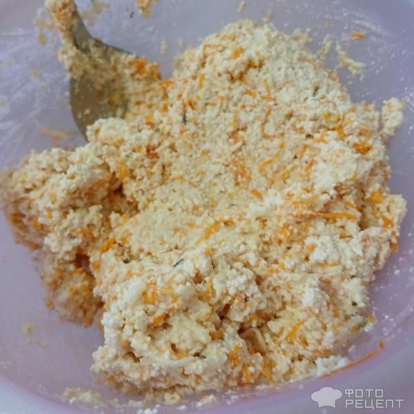 Рецепт: Горячие рулетики из лаваша с творожно-морковной начинкой - Запечённые в духовке с сыром сулугуни