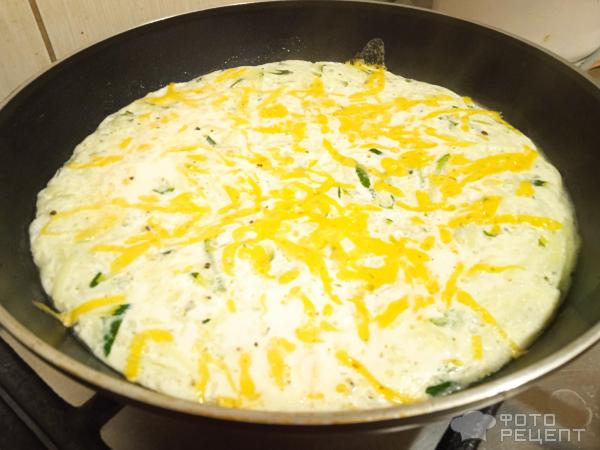 Рецепт: Омлет с кабачком и томатами - и сыром
