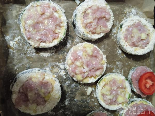 Рецепт: Кабачки запеченные с фаршем и сыром - Праздничные кабачки: вкусно, сытно, бюджетно